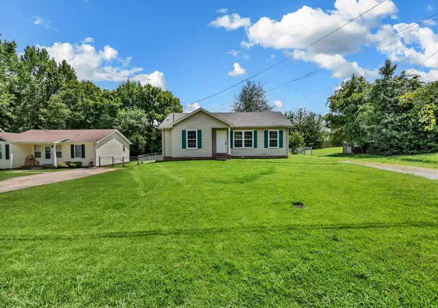 Photo 2 of Single family home for sale at 577 Kathryn Ct, Clarksville, TN 37042 | MLS# 3312564 | Listing updated on 2026-09-15