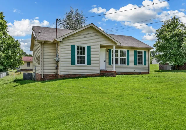 Photo 3 of Single family home for sale at 577 Kathryn Ct, Clarksville, TN 37042 | MLS# 3312564 | Listing updated on 2026-09-15
