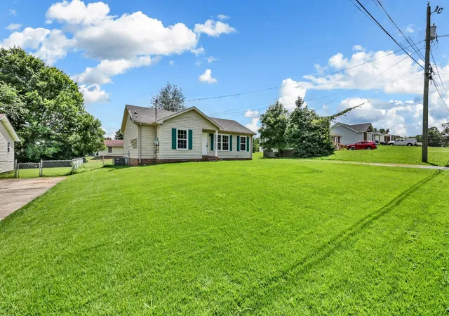 Photo 3 of Single family home for sale at 577 Kathryn Ct, Clarksville, TN 37042 | MLS# 3312564 | Listing updated on 2026-09-15