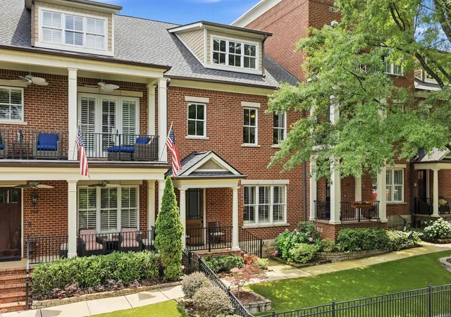 Photo 1 of Townhouse for sale at 212 Cherry St, Chattanooga, TN 37403 | MLS# 3231436 | Listing updated on 2026-09-26