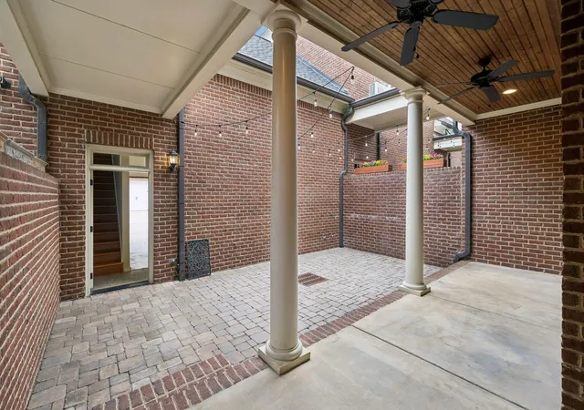 Photo 3 of Townhouse for sale at 212 Cherry St, Chattanooga, TN 37403 | MLS# 3231436 | Listing updated on 2026-09-26