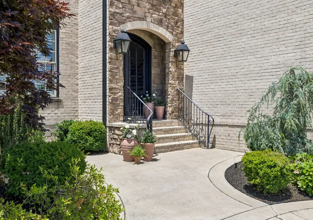 Photo 3 of Mansion for sale at 1745 Umbria Dr, Brentwood, TN 37027 | MLS# 3231611 | Listing updated on 2026-09-14