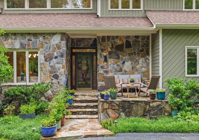 Photo 3 of Single family home for sale at 10 Pebble Ln, Signal Mountain, TN 37377 | MLS# 3259768 | Listing updated on 2026-09-15