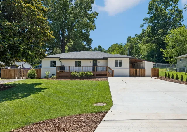 Photo 2 of Single family home for sale at 3312 Mountain View Dr, Chattanooga, TN 37419 | MLS# 3231942 | Listing updated on 2026-09-22