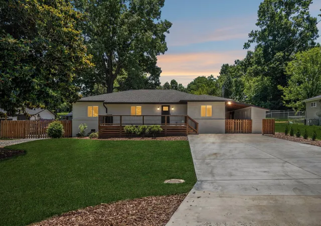 Photo 3 of Single family home for sale at 3312 Mountain View Dr, Chattanooga, TN 37419 | MLS# 3231942 | Listing updated on 2026-09-22