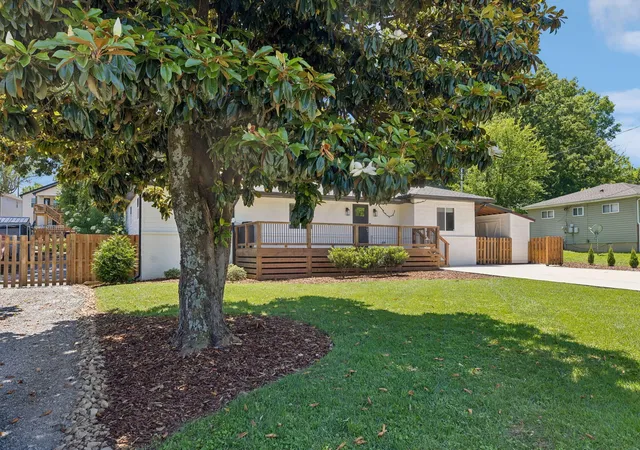 Photo 3 of Single family home for sale at 3312 Mountain View Dr, Chattanooga, TN 37419 | MLS# 3231942 | Listing updated on 2026-09-22