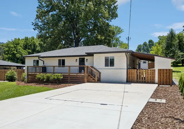 Photo 4 of Single family home for sale at 3312 Mountain View Dr, Chattanooga, TN 37419 | MLS# 3231942 | Listing updated on 2026-09-22