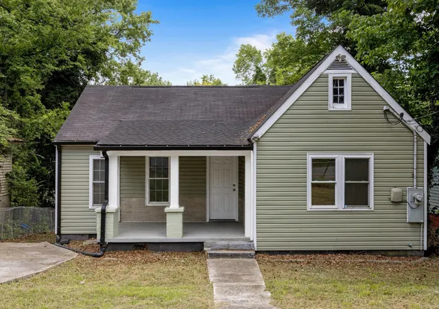 Photo 1 of Single family home for sale at 1704 Tunnel Blvd, Chattanooga, TN 37406 | MLS# 3232208 | Listing updated on 2026-09-23