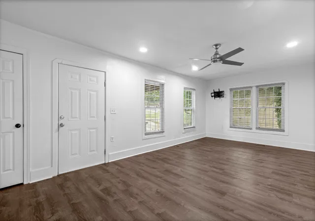 Photo 3 of Single family home for sale at 1704 Tunnel Blvd, Chattanooga, TN 37406 | MLS# 3232208 | Listing updated on 2026-09-23