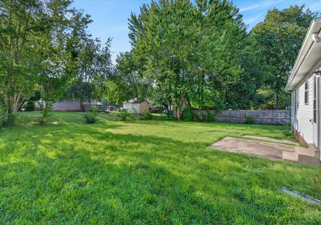 Photo 3 of Single family home for sale at 572 Lorie Ln, Clarksville, TN 37042 | MLS# 3268757 | Listing updated on 2026-09-11