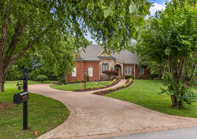 Photo 3 of Single family home for sale at 804 Highgrove Cir, Franklin, TN 37069 | MLS# 3234669 | Listing updated on 2026-09-08