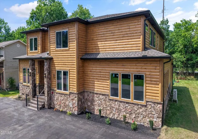 Photo 3 of Sale Pending at 2662 High Valley Dr, Pigeon Forge, TN 37863 | MLS# 3548152 | Listing updated on 2026-09-14