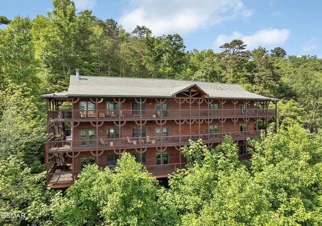 Photo 1 of Mansion for sale at 365 Smoky View Rd, Gatlinburg, TN 37738 | MLS# 3302138 | Listing updated on 2026-09-29