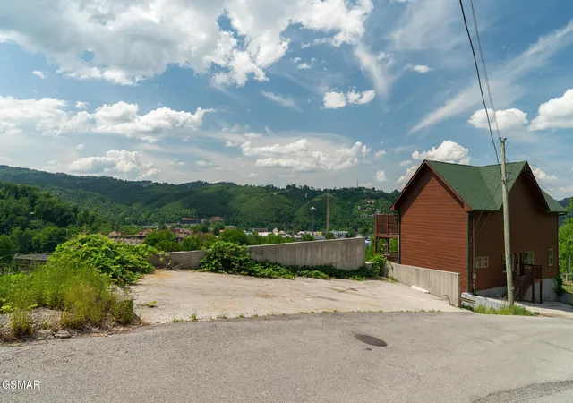 Photo 1 of Land for sale at 744 Widows Knob Rd, Gatlinburg, TN 37738 | MLS# 3278211 | Listing updated on 2026-09-11