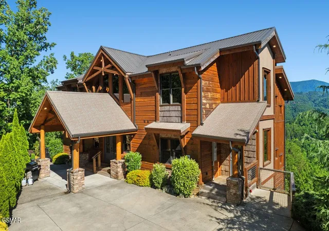 Photo 3 of Single family home for sale at 2470 Hackberry Dr, Sevierville, TN 37862 | MLS# 3304837 | Listing updated on 2026-09-11