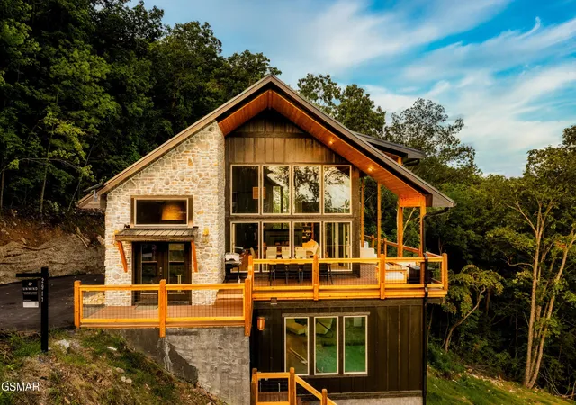 Photo 2 of Single family home for sale at 2917 Redtail Rd, Sevierville, TN 37862 | MLS# 3304838 | Listing updated on 2026-09-11