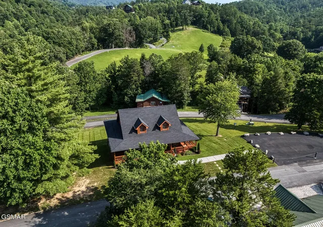 Photo 4 of Single family home for sale at 2028 Piney Overlook Ln, Sevierville, TN 37862 | MLS# 3548164 | Listing updated on 2026-09-24