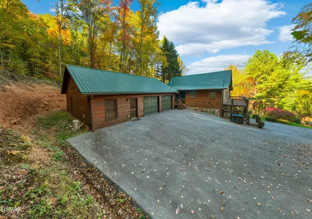 Photo 1 of Single family home for sale at 4094 Hickory Holw Way, Sevierville, TN 37862 | MLS# 3548165 | Listing updated on 2026-09-14