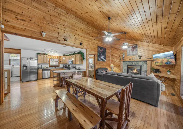 Photo 4 of Single family home for sale at 4094 Hickory Holw Way, Sevierville, TN 37862 | MLS# 3548165 | Listing updated on 2026-09-14