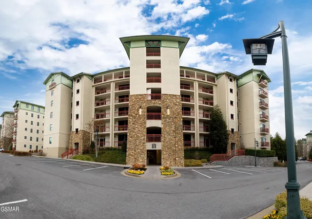 Condo for sale at 212 Dollywood Ln #355, Pigeon Forge, TN 37863 | MLS# 3548167