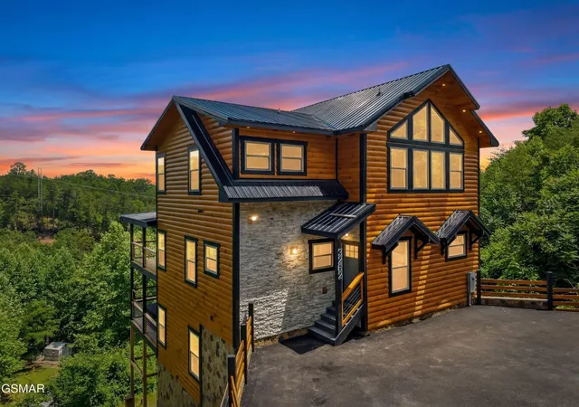 Photo 2 of Single family home for sale at 3262 Pine Peak Way, Sevierville, TN 37862 | MLS# 3264175 | Listing updated on 2026-10-06