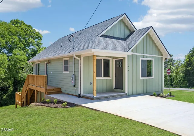 Photo 1 of Sale Pending at 1614 Rugby Ave, Knoxville, TN 37920 | MLS# 3542944 | Listing updated on 2026-09-11