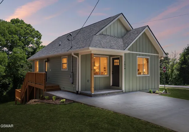 Photo 2 of Sale Pending at 1614 Rugby Ave, Knoxville, TN 37920 | MLS# 3542944 | Listing updated on 2026-09-11