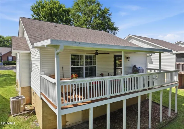 Photo 3 of Single family home for sale at 1523 Mayberry Ln, Sevierville, TN 37862 | MLS# 3302150 | Listing updated on 2026-09-11