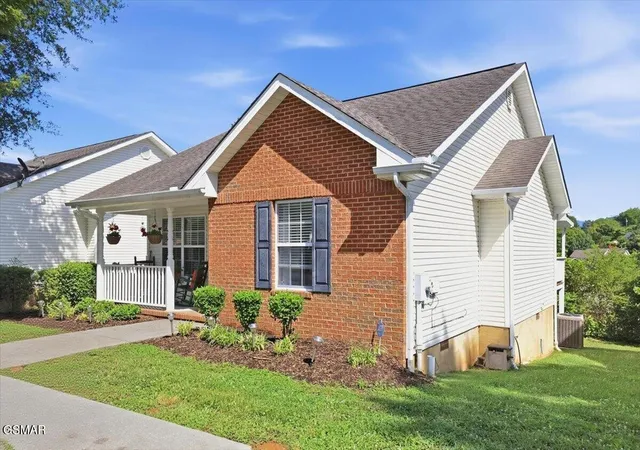 Photo 3 of Single family home for sale at 1523 Mayberry Ln, Sevierville, TN 37862 | MLS# 3302150 | Listing updated on 2026-09-11