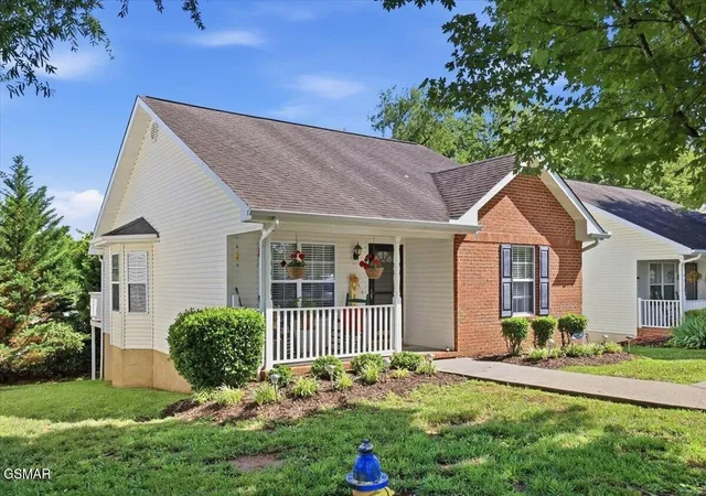 Photo 4 of Single family home for sale at 1523 Mayberry Ln, Sevierville, TN 37862 | MLS# 3302150 | Listing updated on 2026-09-11