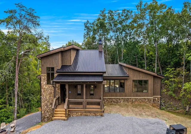 Photo 2 of Single family home for sale at 2118 Megan Ridge Dr, Sevierville, TN 37862 | MLS# 3304843 | Listing updated on 2026-09-11