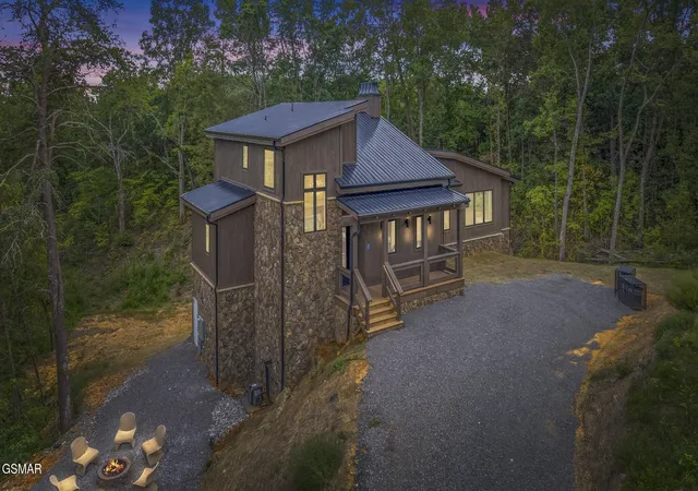Photo 3 of Single family home for sale at 2118 Megan Ridge Dr, Sevierville, TN 37862 | MLS# 3304843 | Listing updated on 2026-09-11