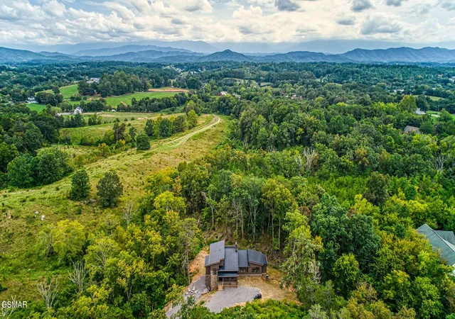Photo 4 of Single family home for sale at 2118 Megan Ridge Dr, Sevierville, TN 37862 | MLS# 3304843 | Listing updated on 2026-09-11