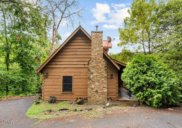 Photo 2 of Single family home for sale at 229 Cherokee Path Way, Sevierville, TN 37876 | MLS# 3304413 | Listing updated on 2026-09-11