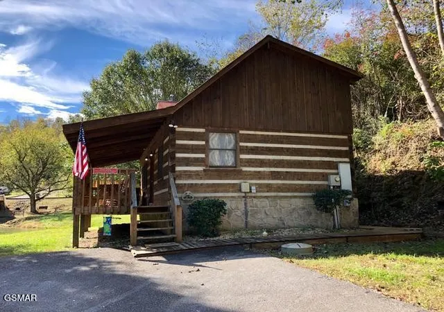 Photo 3 of Single family home for sale at 432 Hideaway Ridge Circle, Sevierville, TN 37862 | MLS# 3525887 | Listing updated on 2026-09-11