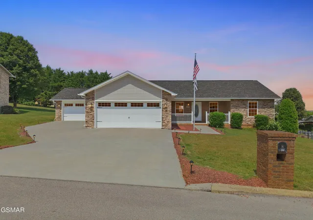 Photo 2 of Sale Pending at 529 Hills Gate Cir, Seymour, TN 37865 | MLS# 3548184 | Listing updated on 2026-09-25