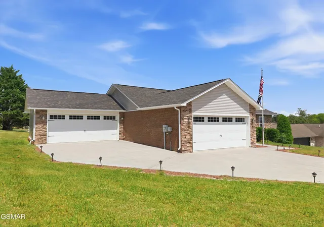 Photo 4 of Sale Pending at 529 Hills Gate Cir, Seymour, TN 37865 | MLS# 3548184 | Listing updated on 2026-09-25