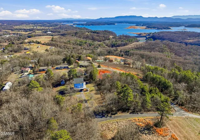 Photo 3 of Single family home for sale at 2812 Burnett Dr, Kodak, TN 37764 | MLS# 3270018 | Listing updated on 2026-09-11