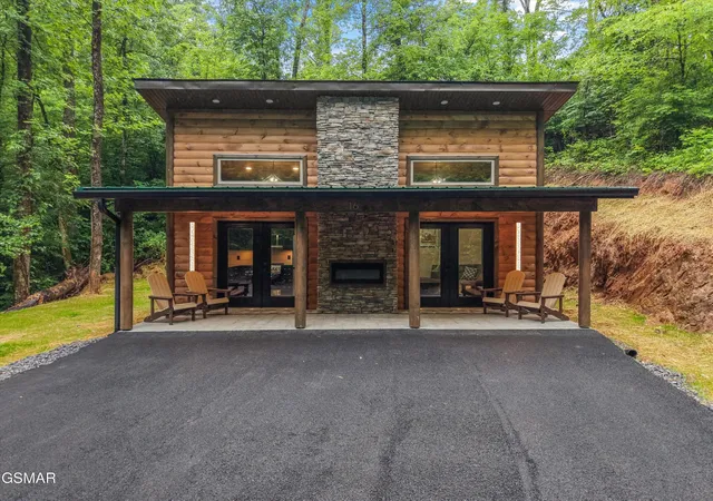Photo 1 of Sale Pending at 2036 Ridge Rd #16, Pigeon Forge, TN 37863 | MLS# 3548199 | Listing updated on 2026-09-14