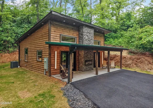 Photo 2 of Sale Pending at 2036 Ridge Rd #16, Pigeon Forge, TN 37863 | MLS# 3548199 | Listing updated on 2026-09-14