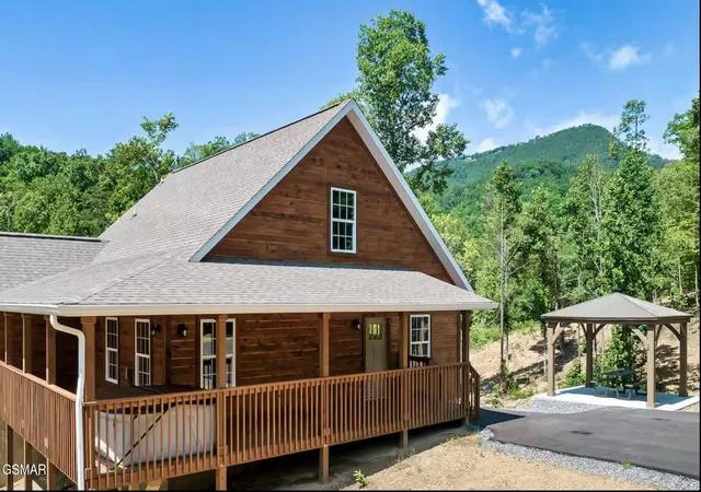 Photo 1 of Single family home for sale at 2117 Blf Ridge Rd, Sevierville, TN 37876 | MLS# 3548201 | Listing updated on 2026-09-23