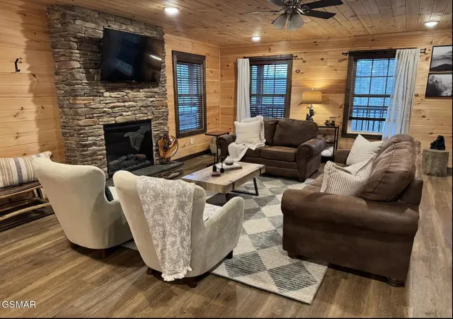 Photo 3 of Single family home for sale at 2117 Blf Ridge Rd, Sevierville, TN 37876 | MLS# 3548201 | Listing updated on 2026-09-23