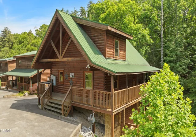 Photo 3 of Single family home for sale at 543 Blackberry Ridge Way, Pigeon Forge, TN 37863 | MLS# 3305336 | Listing updated on 2026-09-11
