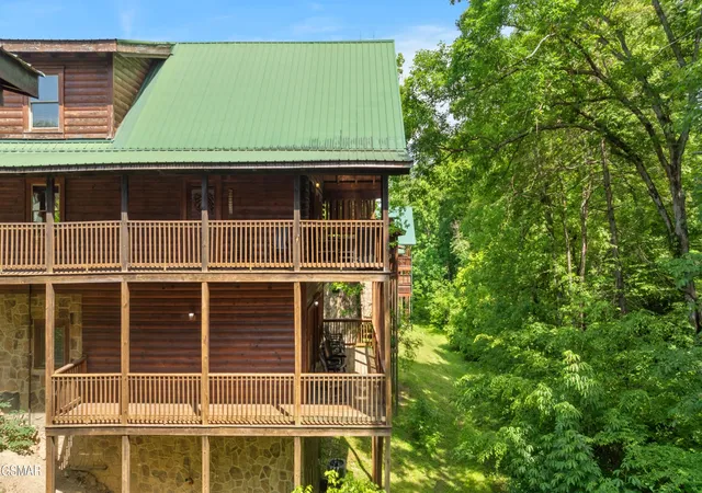 Photo 3 of Single family home for sale at 543 Blackberry Ridge Way, Pigeon Forge, TN 37863 | MLS# 3305336 | Listing updated on 2026-09-25