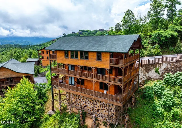 Photo 3 of Single family home for sale at 776 Mountain Strm Way, Gatlinburg, TN 37738 | MLS# 3243161 | Listing updated on 2026-09-29