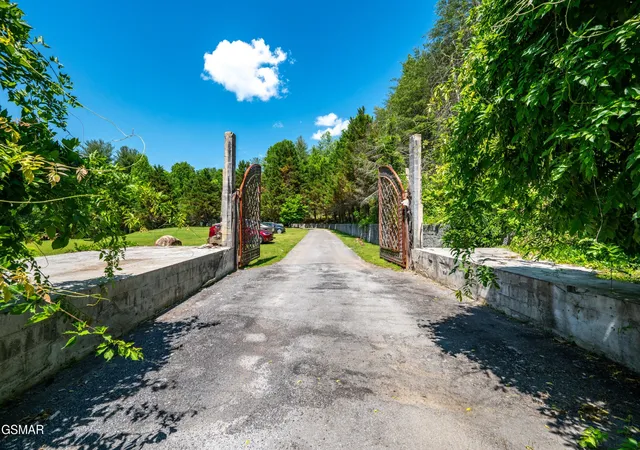 Photo 3 of Single family home for sale at 2315 Headrick Lead, Sevierville, TN 37862 | MLS# 3510497 | Listing updated on 2026-09-11