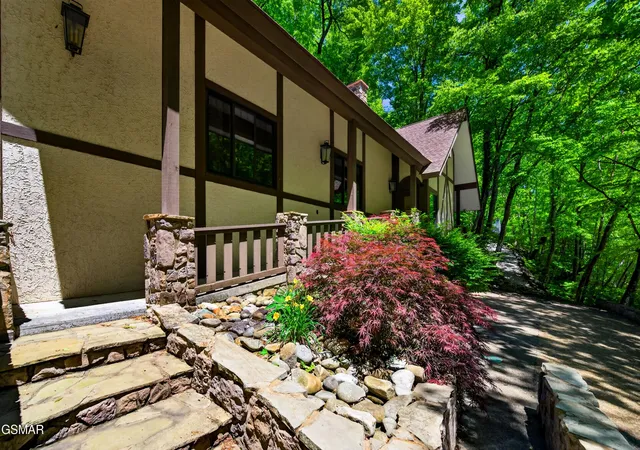 Photo 3 of Single family home for sale at 1116 Ski Mountain Rd, Gatlinburg, TN 37738 | MLS# 3510526 | Listing updated on 2026-09-11