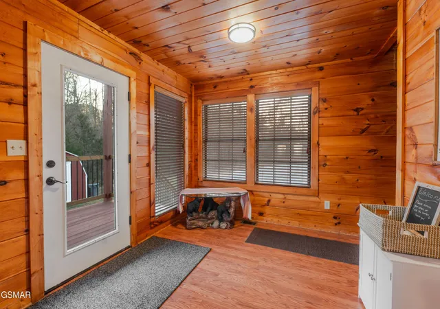 Photo 3 of Single family home for sale at 1220 Sugar Loaf Rd, Sevierville, TN 37876 | MLS# 3305374 | Listing updated on 2026-09-11