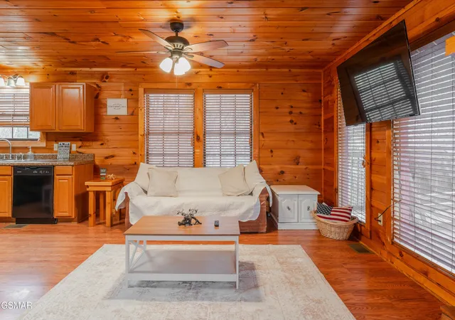 Photo 4 of Single family home for sale at 1220 Sugar Loaf Rd, Sevierville, TN 37876 | MLS# 3305374 | Listing updated on 2026-09-11