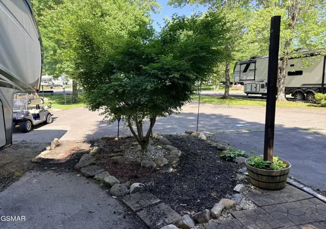 Photo 3 of Sale Pending at 4229 E Pkwy, Gatlinburg, TN 37738 | MLS# 3513039 | Listing updated on 2026-09-27